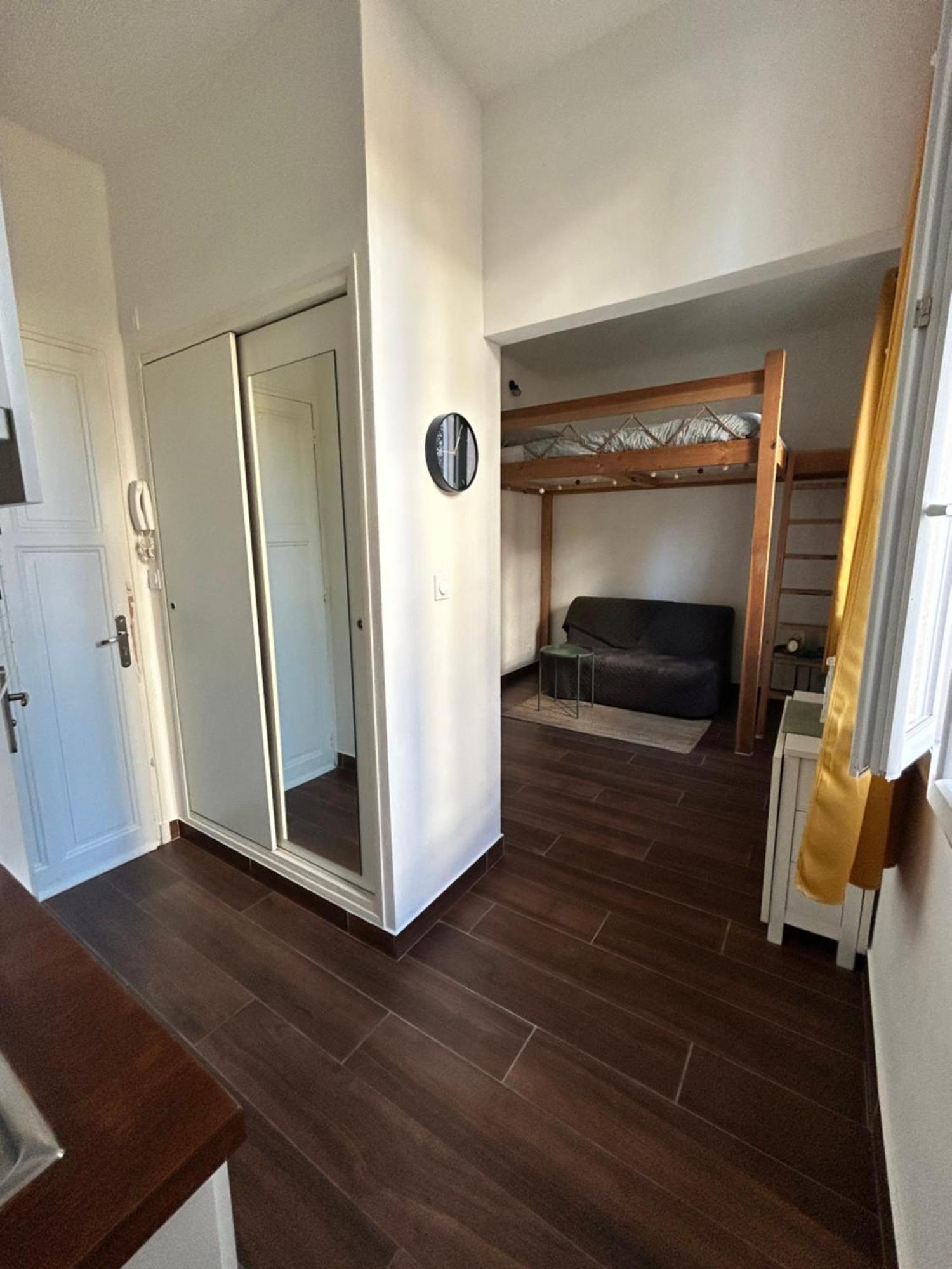 Agreable Studio Renove Avec Place De Parking Bandol Esterno foto