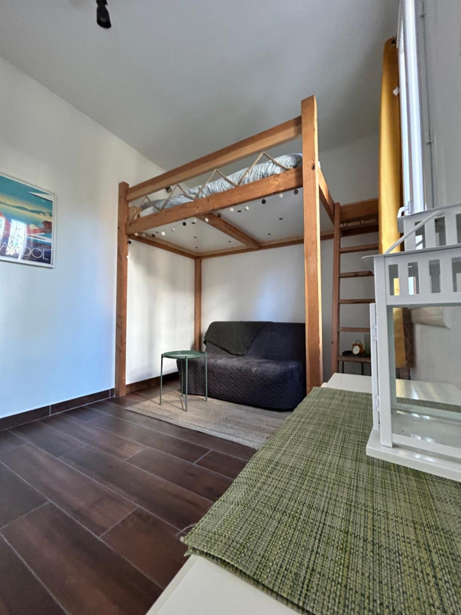 Agreable Studio Renove Avec Place De Parking Bandol Esterno foto